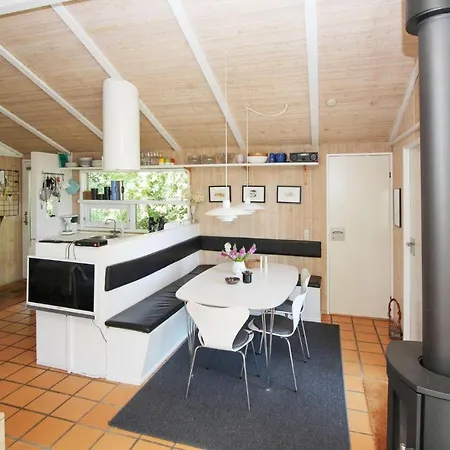 2 Bedroom Lovely In بيت للعطل