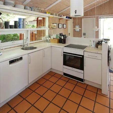 2 Bedroom Lovely In Σπίτι διακοπών *