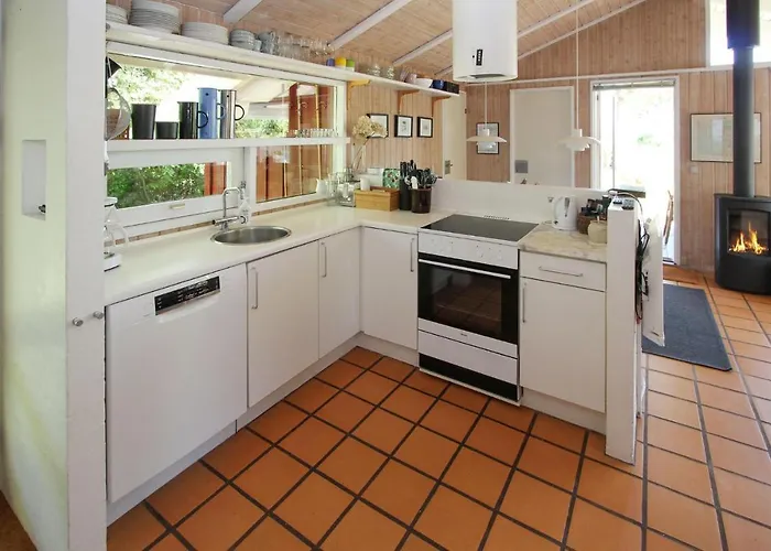 2 Bedroom Lovely In Дом отдыха *